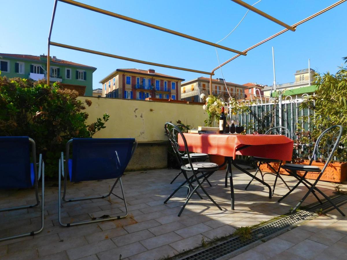 Bilocale Con Terrazza, Леванто Екстериор снимка
