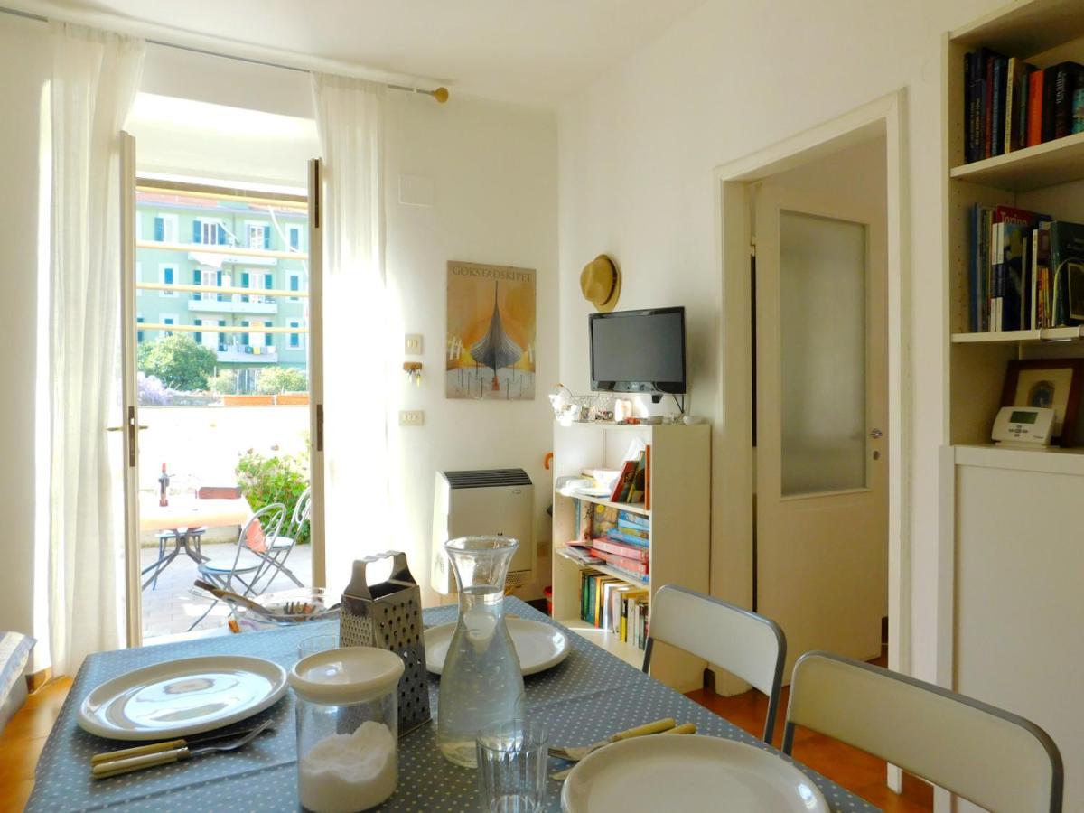 Bilocale Con Terrazza, Леванто Екстериор снимка